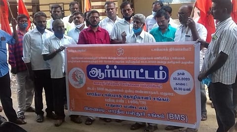 டாஸ்மாக் பணியாளர்களுக்கு 20 சதவீத போனஸ் கேட்டு ஆர்ப்பாட்டம்