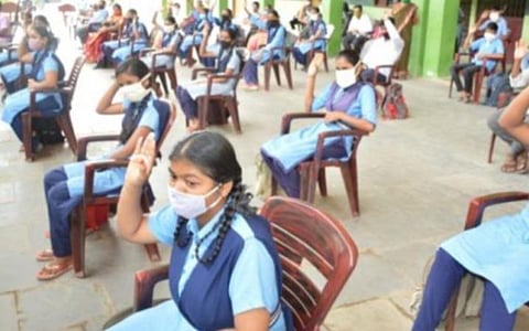 டிசம்பருக்குப் பிறகு பள்ளி, கல்லூரிகளைத் திறக்கலாம்: உயர் நீதிமன்றம் அறிவுரை