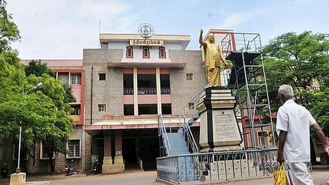 சாத்தான்குளம் தந்தை, மகன் கொலை வழக்கு: மதுரை நீதிமன்றத்தில் விசாரணை தொடக்கம்- காவல் ஆய்வாளர் ஸ்ரீதர் உட்பட 9 பேருக்கு குற்றப்பத்திரிகை நகல்