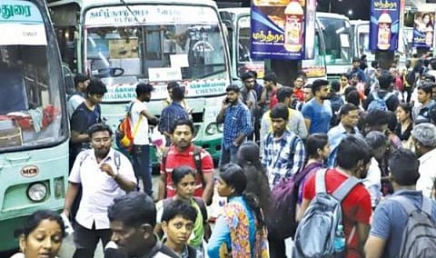 தீபாவளி சிறப்புப் பேருந்துகள்: இன்று முதல் 5 மையங்களில் இயக்கம்