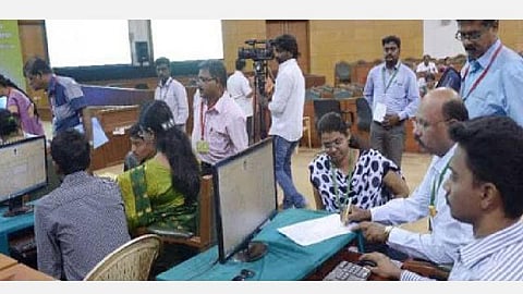 நவ.18-ல் கலந்தாய்வு; எம்பிபிஎஸ், பிடிஎஸ் தரவரிசைப் பட்டியல்: அமைச்சர் விஜயபாஸ்கர் வெளியிட்டார்