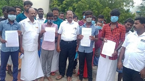 சூலப்புரத்தில் விவசாயி உயிரிழந்த விவகாரம்: மதுரை எஸ்.பி.,யிடம் மாணவர்கள், ஊர்மக்கள் புகார்