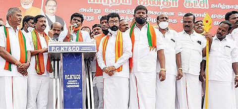 தருமபுரியில் வேல் யாத்திரை பொதுக்கூட்டத்தில் பாஜக மாநில துணைத் தலைவர் அண்ணாமலை பேசினார்