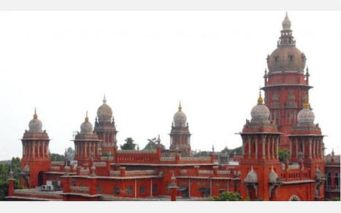 தி.மலை மாட வீதிகளில் தேர் திருவிழாவை நடத்துவது குறித்து மாவட்ட நிர்வாகம் தான் முடிவெடுக்க முடியும்: சென்னை உயர் நீதிமன்றம் கருத்து