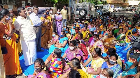 போராட்டம் நடத்திய அங்கன்வாடி ஊழியர்கள்.