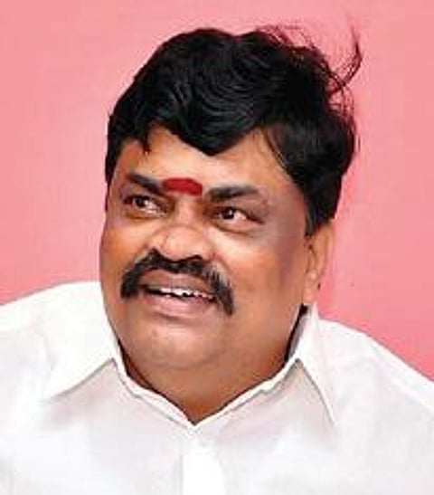 இந்து மக்களின் வாக்குகளை பெறவே மடாதிபதியை சந்திக்கிறார் உதயநிதி: அமைச்சர் ராஜேந்திர பாலாஜி குற்றச்சாட்டு