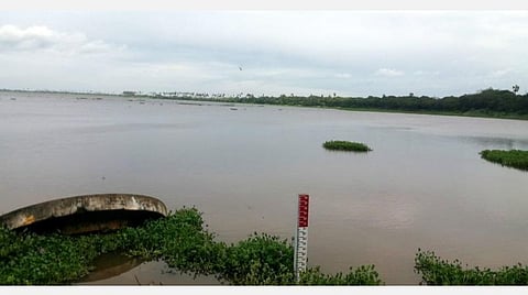 கனமழையால் புதுச்சேரியின் 2-வது பெரிய ஏரியான பாகூர் ஏரியில் நீர் அதிகரித்துள்ளது.
