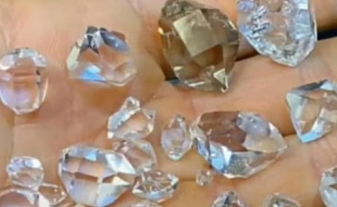 நாகாலாந்தில் வைரங்கள் கிடைப்பதாக சமூக வலைதளங்களில் வெளியான படங்கள்.