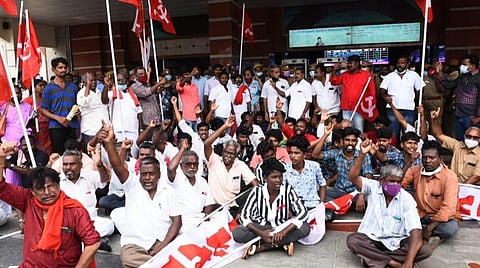 திருச்சியில் ரயில் மறியல்.