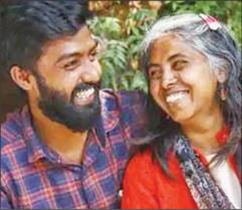 தாயுடன் மித்ரஜித்(கோப்புப் படம்)