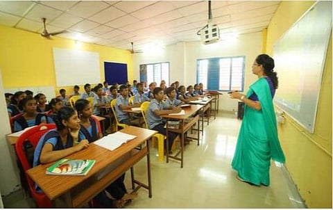 அரசு உதவி பெறும் பள்ளிகளின் முக்கியத்துவம் என்ன?