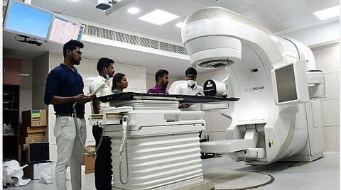 மதுரையில் ரூ.30 கோடியில் சர்வதேசத் தரத்தில் மண்டலப் புற்றுநோய் மையம் தொடக்கம்: தென் மாவட்ட மக்களுக்கு வரப்பிரசாதம்