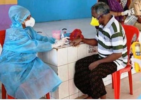 இந்தியாவில் கரோனா சிகிச்சை பெறுவோரின் எண்ணிக்கை 4.03 லட்சமாகக் குறைவு