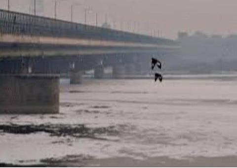 யமுனை ஆற்றில் மாசு மற்றும் நுரை : நடவடிக்கை எடுக்க மத்திய மாசு கட்டுபாட்டு வாரியம் உத்தரவு