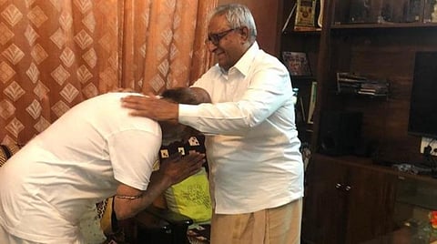 சகோதரர் சத்யநாராயணாவை சந்தித்து ஆசி பெற்றார் நடிகர் ரஜினிகாந்த்