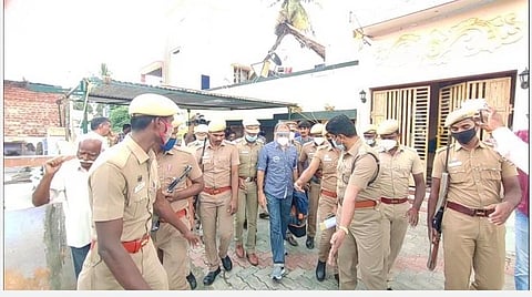 பரோல் முடிந்து பேரறிவாளன் புழல் சிறை திரும்பினார்; நிரந்தர விடுதலைக்காக அற்புதம்மாள் கோரிக்கை
