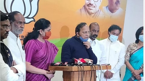 மீண்டும் பாஜகவில் இணைந்தார் நடிகை விஜயசாந்தி