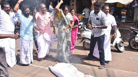 ராமநாதபுரத்தில் அதிமுக - திமுக மோதல்: அதிரடிப்படை குவிப்பால் பரபரப்பு