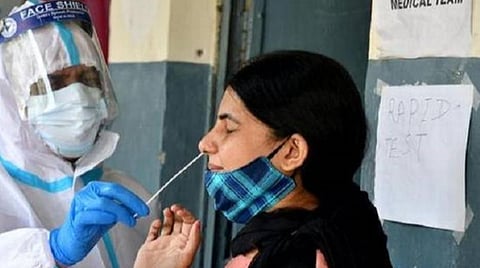இந்தியாவில் தயாராகும் 8 கரோனா தடுப்பூசிகள்; முதலில் முன்கள சுகாதாரப் பணியாளர்கள் 1 கோடி பேருக்கு முன்னுரிமை: மத்திய அரசு