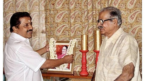 மகிமா படத்துக்கு மாலை
