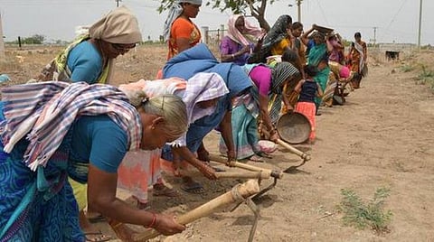 கரோனா வைரஸ் தொற்று காலத்தில் மகாத்மா காந்தி ஊரக வேலை உறுதி திட்ட பணிகள் 243 சதவீதம் அதிகரிப்பு