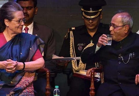 சோனியா காந்தி, பிரணாப் முகர்ஜி : கோப்புப்படம்