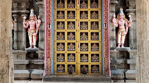 ஸ்ரீரங்கம் அருள்மிகு ரங்கநாதர் கோயிலில் பரமபத வாசலின் அழகிய தோற்றம். | படங்கள்: ஜி.ஞானவேல்முருகன்.