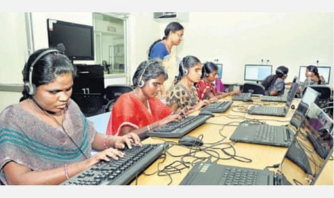 பார்வை மாற்றுத்திறனாளிகள் பயன்படுத்தும் வகையில் அரசின் இணையதளங்கள், செயலிகள் அமைக்க கோரி வழக்கு: மத்திய அரசுக்கு உயர் நீதிமன்றம் நோட்டீஸ்