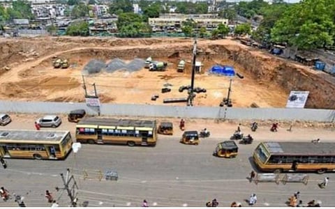 மதுரை பெரியார் பேருந்து நிலைய ஸ்மார்ட் சிட்டி பணிகள் மார்ச் 15-ல் நிறைவடையும்: உயர் நீதிமன்றத்தில் மாநகராட்சி தகவல்