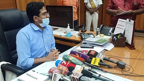 தமிழக சட்டப் பேரவைத் தேர்தல்: திருநெல்வேலிக்கு வாக்குப்பதிவு இயந்திரங்கள் வருகை- ஆட்சியர் ஆய்வு