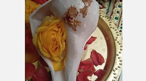 உங்கள் வீட்டில் வலம்புரிச் சங்கு; வாசம் செய்கிறாள் மகாலக்ஷ்மி! குபேர யோகம் தரும் வலம்புரிச்சங்கு!