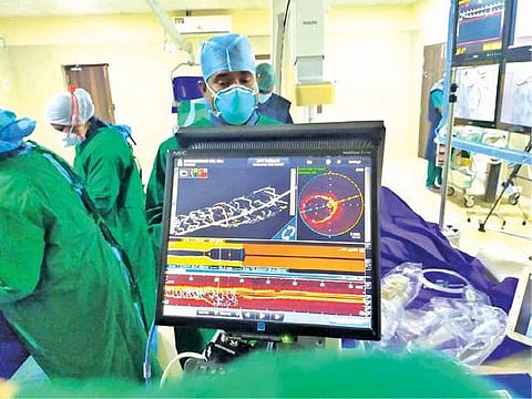 இதய ரத்தக் குழாய் அடைப்புக்கு துல்லிய சிகிச்சை அளிக்கும் கருவி: கோவை அரசு மருத்துவமனையில் மருத்துவர்களுக்கு பயிற்சி