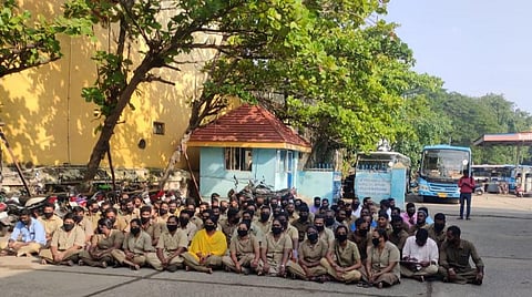 ஒப்பந்தத் தொழிலாளர்கள் திடீர் வேலைநிறுத்தம்: புதுவையில் உள்ளூர் அரசுப் பேருந்துகள் இயங்கவில்லை