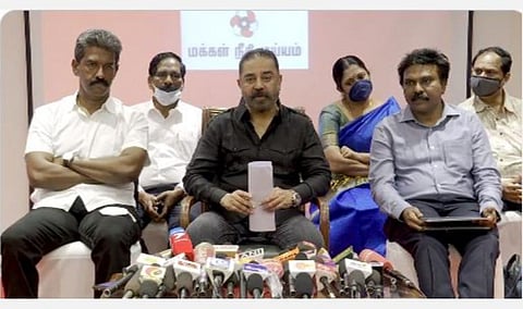 இல்லத்தரசிகளுக்கு ஊதியம், மின்னணு வீடுகள்: மக்கள் நீதி மய்யத்தின் ஏழு அம்சத் திட்டங்கள்: கமல் வெளியிட்டார்