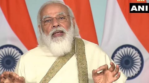 அலிகர் முஸ்லிம் பல்கலைக்கழக நூற்றாண்டு விழாவில் பிரதமர் மோடி பேசிய காட்சி: படம் | ஏஎன்ஐ.
