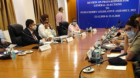 தமிழகத்திலும், புதுச்சேரியிலும் ஒரே நேரத்தில் தேர்தல் நடத்துவதைக் கருத்தில் கொள்வோம்: உமேஷ் சின்கா