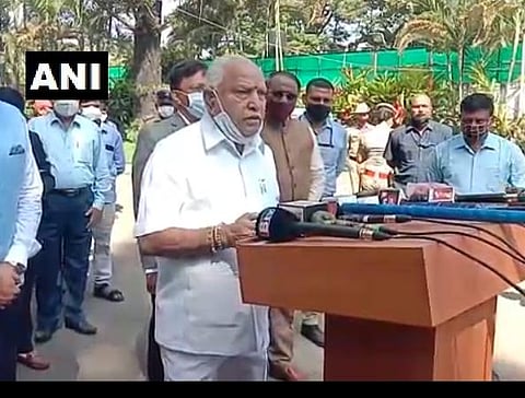 கர்நாடக முதல்வர் பிஎஸ் எடியூரப்பா இன்று நிருபர்களுக்கு பேட்டி அளித்த காட்சி : படம் ஏஎன்ஐ