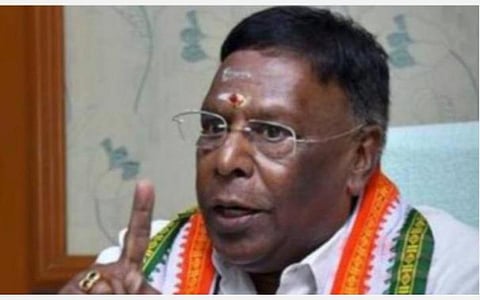 புதுவையில் புத்தாண்டு கொண்டாட்டத்திற்கு தடையா? - கிரண்பேடிக்கு நாராயணசாமி காட்டமான பதில்: அன்றாட நிகழ்வுகளில் தலையிடுவதாக வருத்தம்