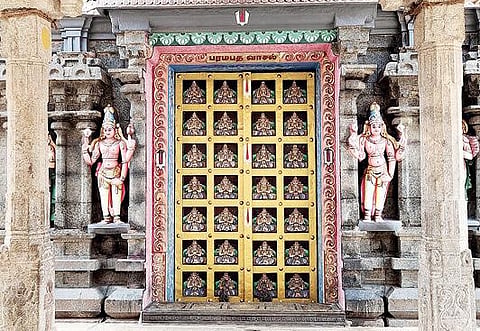 ரங்கம் ரங்கநாதர் கோயிலில் புதுப்பொலிவுடன் காணப்படும் சொர்க்க வாசல். படம்: ஜி.ஞானவேல்முருகன்