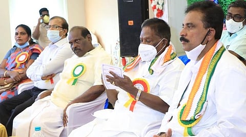 புதுச்சேரி குடிமைப் பொருள் வழங்கல் மற்றும் நுகர்வோர் விவகாரங்கள் துறை சார்பில் நடைபெற்ற தேசிய நுகர்வோர் விழாவில் முதல்வர் நாராயணசாமி, துறை அமைச்சர் கந்தசாமி மற்றும் எம்எல்ஏ ஜான்குமார்.