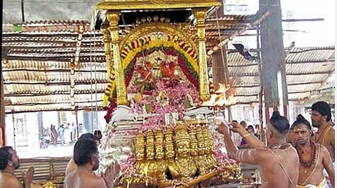 சிதம்பரம் நடராஜர் கோயில் ஆருத்ரா தரிசன விழா: வெளிமாவட்ட பக்தர்களை அனுமதிக்க உயர் நீதிமன்றம் உத்தரவு