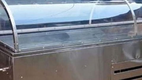 தேவகோட்டை அரசு மருத்துவமனையில் 3 மாதங்களாக குளிர்சாதனப் பெட்டி இயங்காததால் அழுகும் பிரேதங்கள்