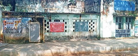 தாம்பரம் அருகே அகரம்தென் கிராமத்தில் பழுதடைந்த நிலையில் உள்ள துணை சுகாதார நிலையம்.