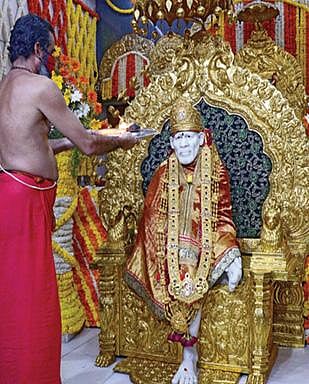 சென்னை, புறநகர் பகுதிகளில் புத்தாண்டு கொண்டாட்டம்: கோயில்கள், தேவாலயங்களில் சிறப்பு வழிபாடு