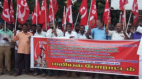 வேளாண் சட்டங்களை எதிர்த்து விருதுநகரில் 6 இடங்களில் சாலை மறியல் போராட்டம்: 243 பேர் கைது