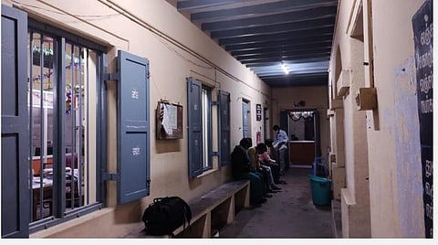 உள்ளாட்சி நிதித் தணிக்கைத் துறை உதவி இயக்குநர் அலுவலகத்தில் லஞ்ச ஒழிப்புத்துறை போலீஸார் விசாரணை நடத்தினர். | படம். வி.எம்.மணிநாதன்.