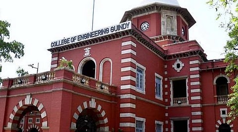துணைவேந்தர் சுரப்பா மீதான முறைகேடு புகார்; ஆவணங்களை சமர்ப்பிப்பதில் அண்ணா பல்கலை. தாமதம்: விசாரணைக் குழு அதிகாரிகள் தகவல்