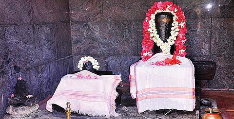 சித்தரின் கைபட்டு நிலைக்கு வந்த தேர்