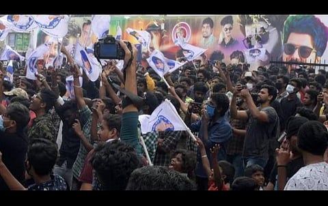 மாஸ்டர் வெளியீடு: விதிமுறைகளை மீறிய 10 திரையரங்குகள் மீது வழக்குப் பதிவு