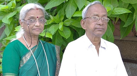 எழுத்தாளர் காஸ்யபன் தன் மனைவியுடன் | கோப்புப் படம்.